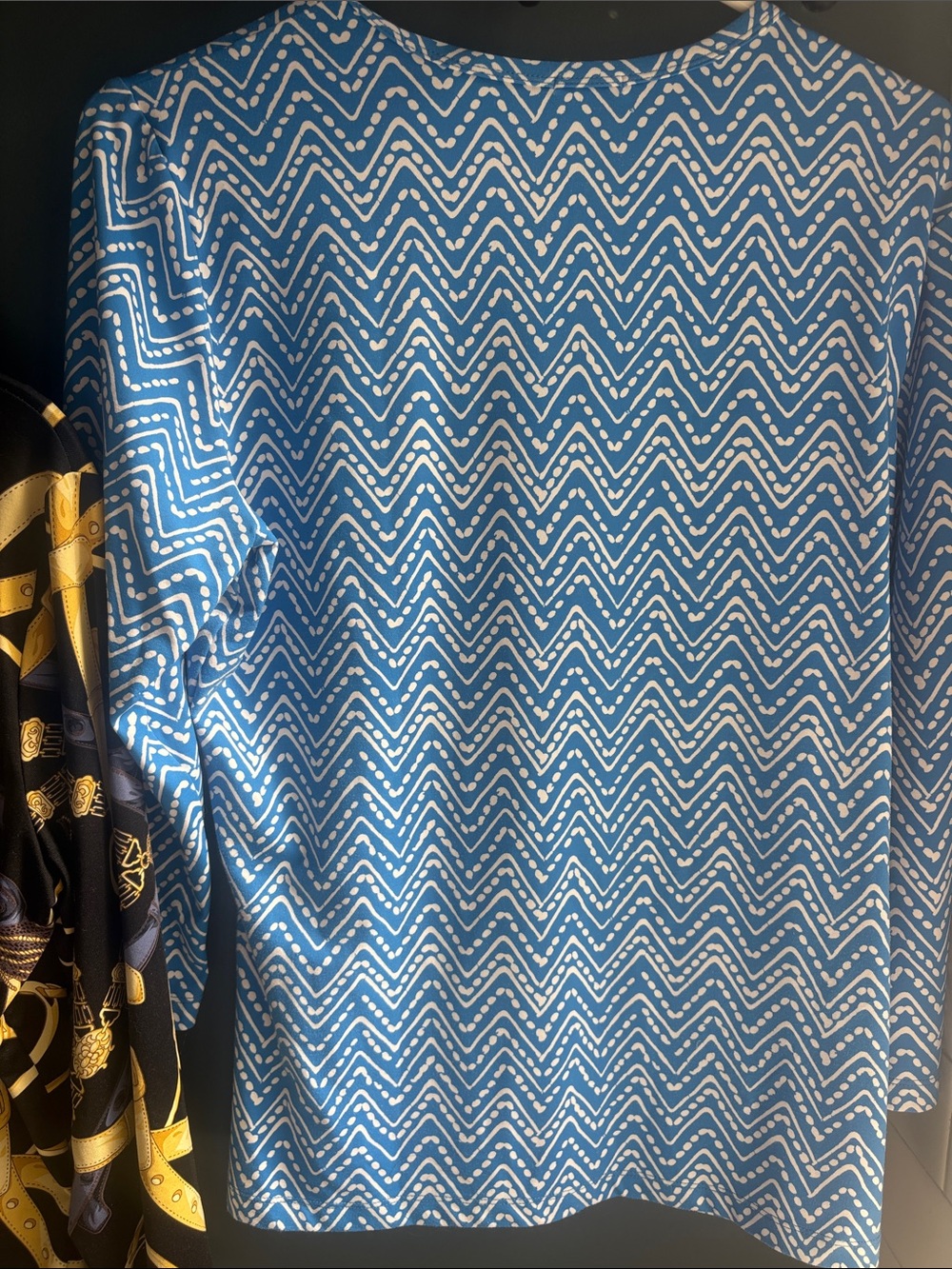 J. McLaughlin Black & Gold Chain Print Long Sleeve Top - Picture 10 of 10